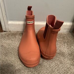 Hunter woman’s coral Rain Boots